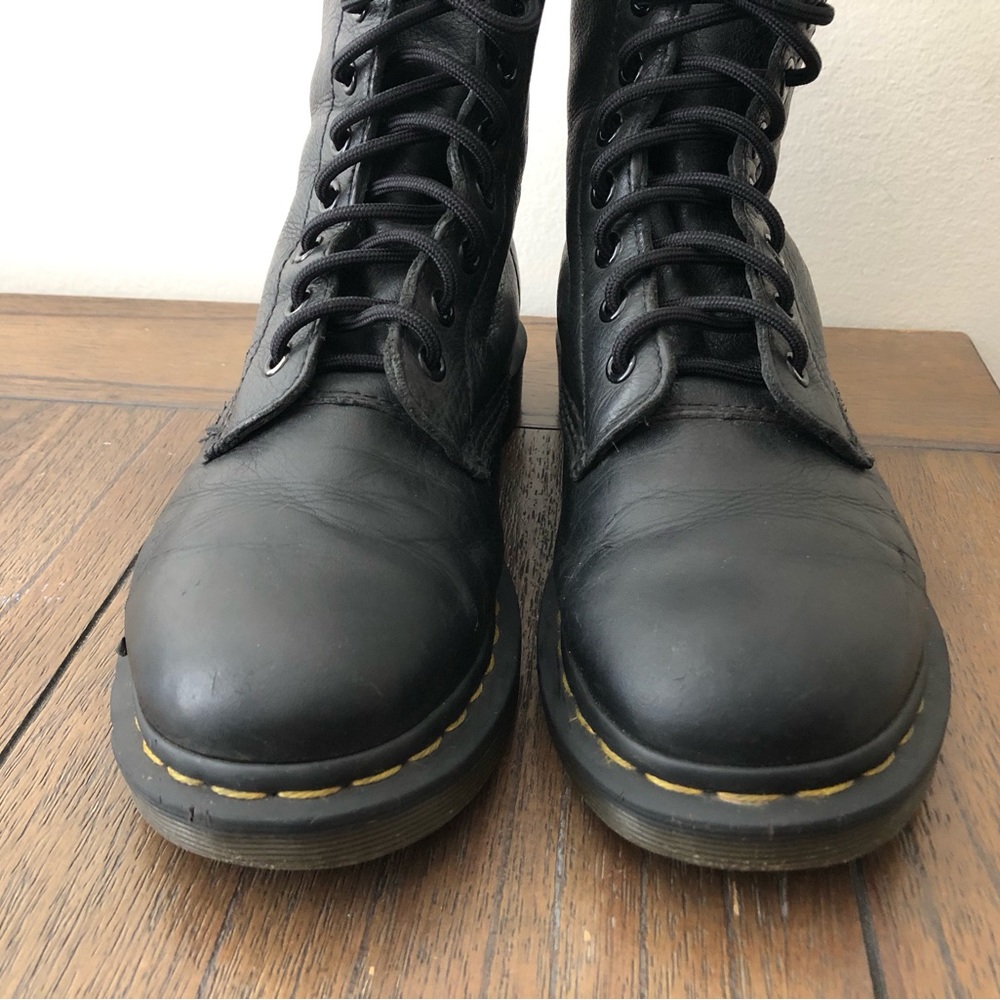 Womens Dr. Martens Boots size 7 - Picture 2 of 12